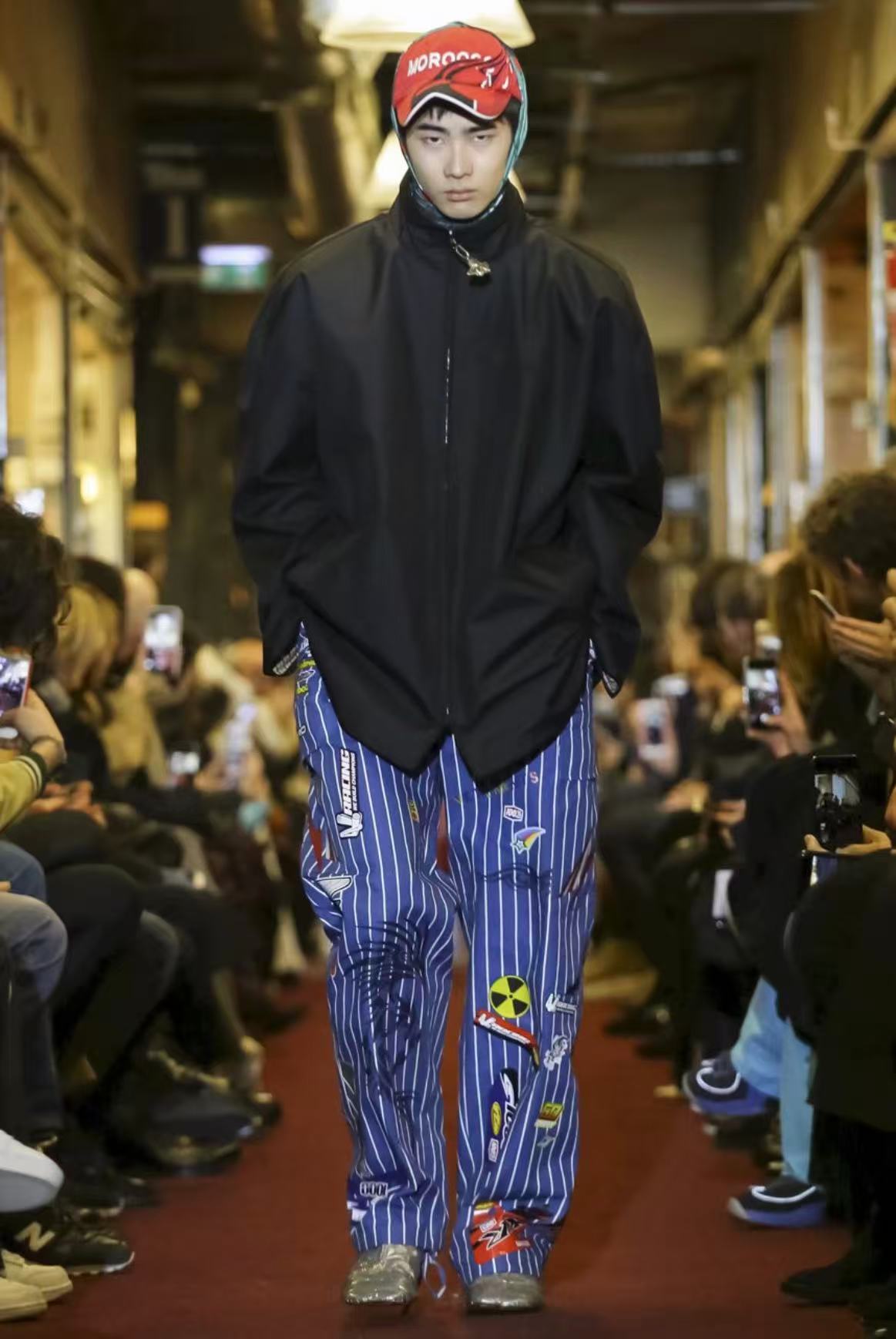 Vetements 18FW Navy Sticker Cargo